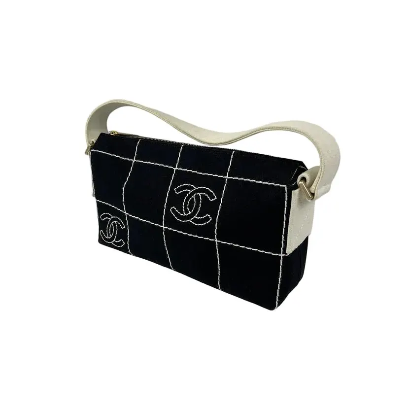 Chanel Chocolate Bar Canvas Shoulder Bag - '00s Black Canvas Good - Front View