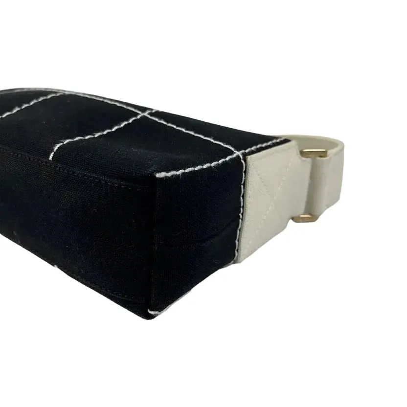 Chanel Chocolate Bar Canvas Shoulder Bag - '00s Black Canvas Good - Model View