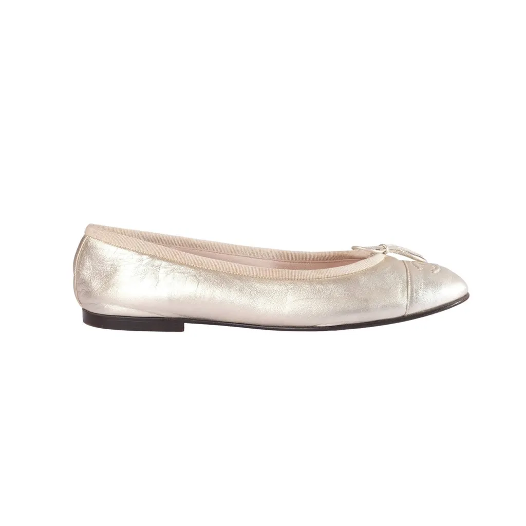 Chanel Gold Leather CC Logo Ballet Flats - '00s Gold Leather Good - Front View