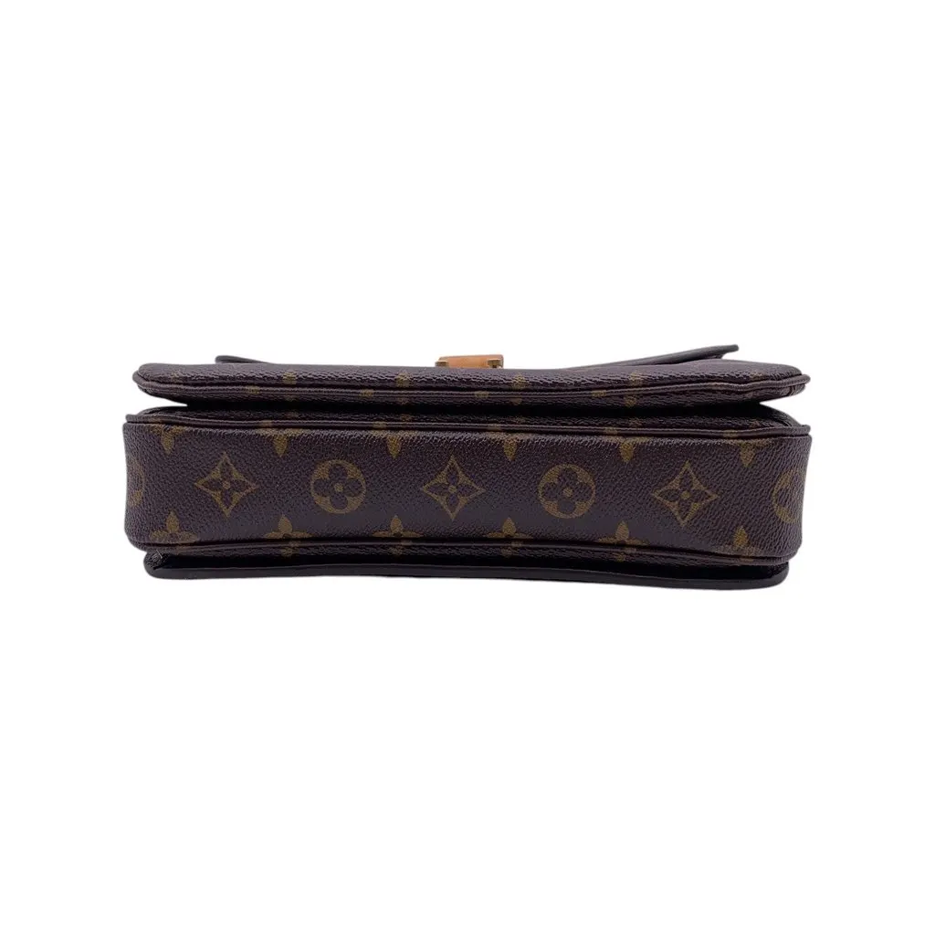 Louis Vuitton Shoulder Bag Metis Gold Canvas Good - Model View