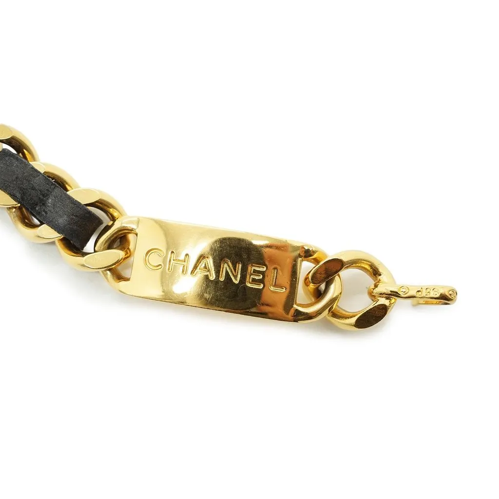 Chanel Belt Red Good - Model View