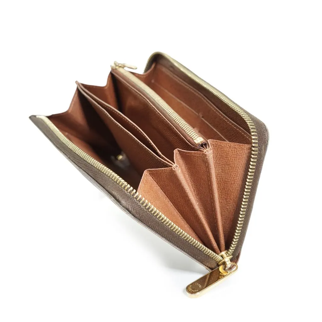 Louis Vuitton Wallet Gold Canvas Good - Model View