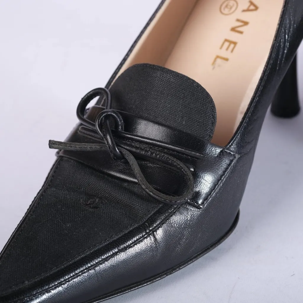 Chanel Black Leather & Canvas Bow Pointed-Toe Pumps - '90s Black Leather Good - Model View