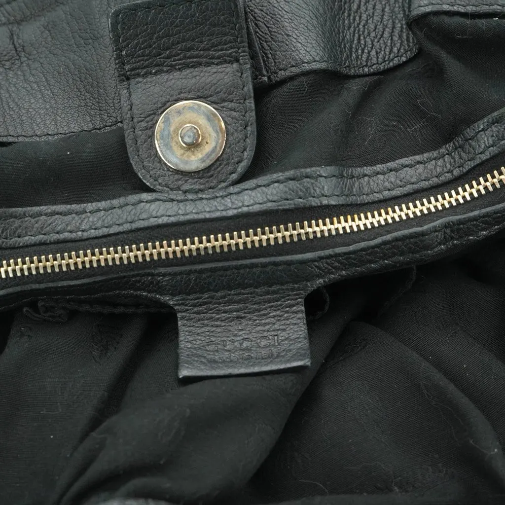 Gucci Tote Bag Sienna Black Leather Good - Model View