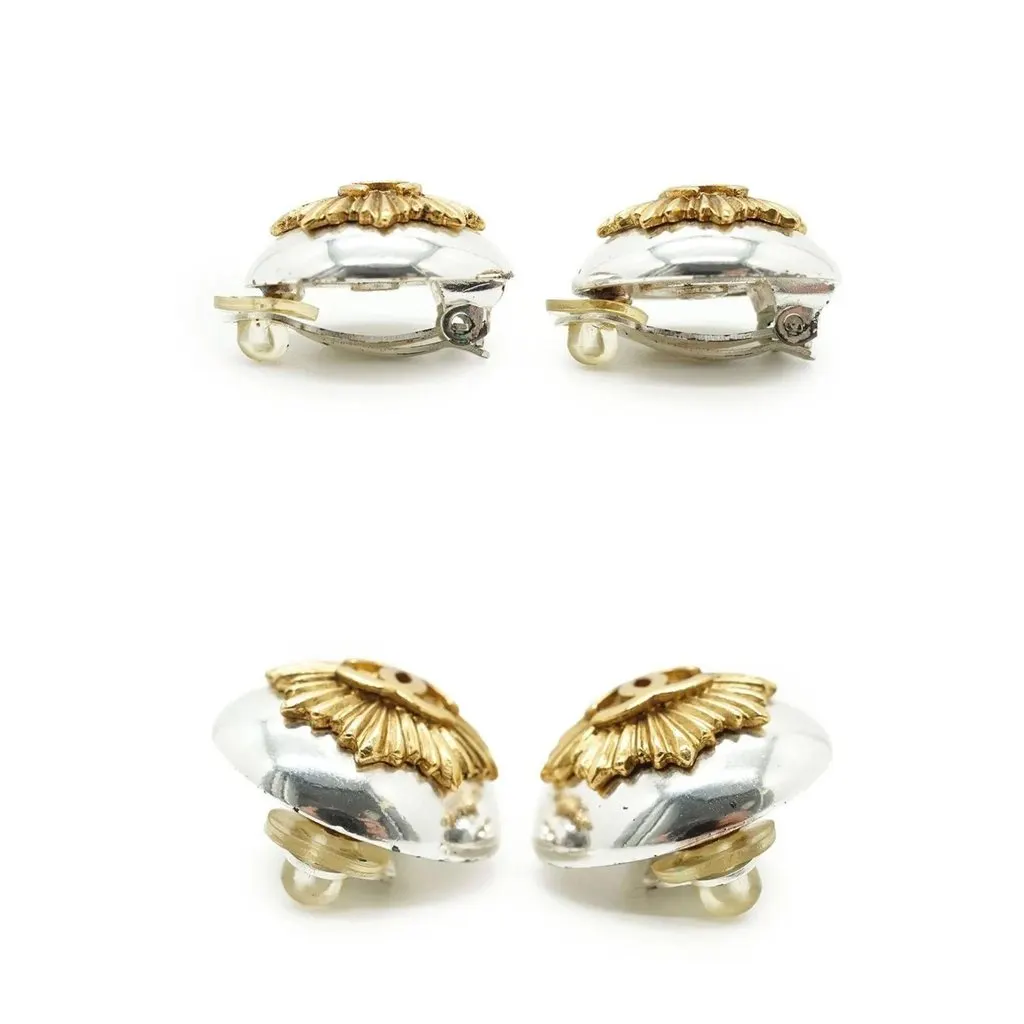 Chanel Earrings Gold Good - Box View