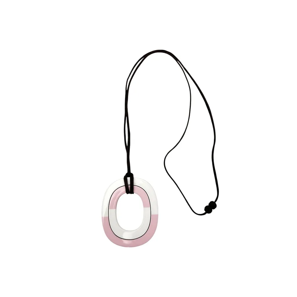 Hermes Necklace White Lace Good - Model View