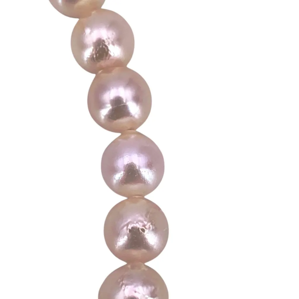 Unsigned Necklace White Lace Good - Model View