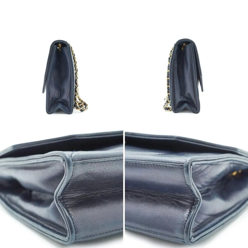 Chanel Shoulder Bag Vintage CC Blue Leather Good - Model View