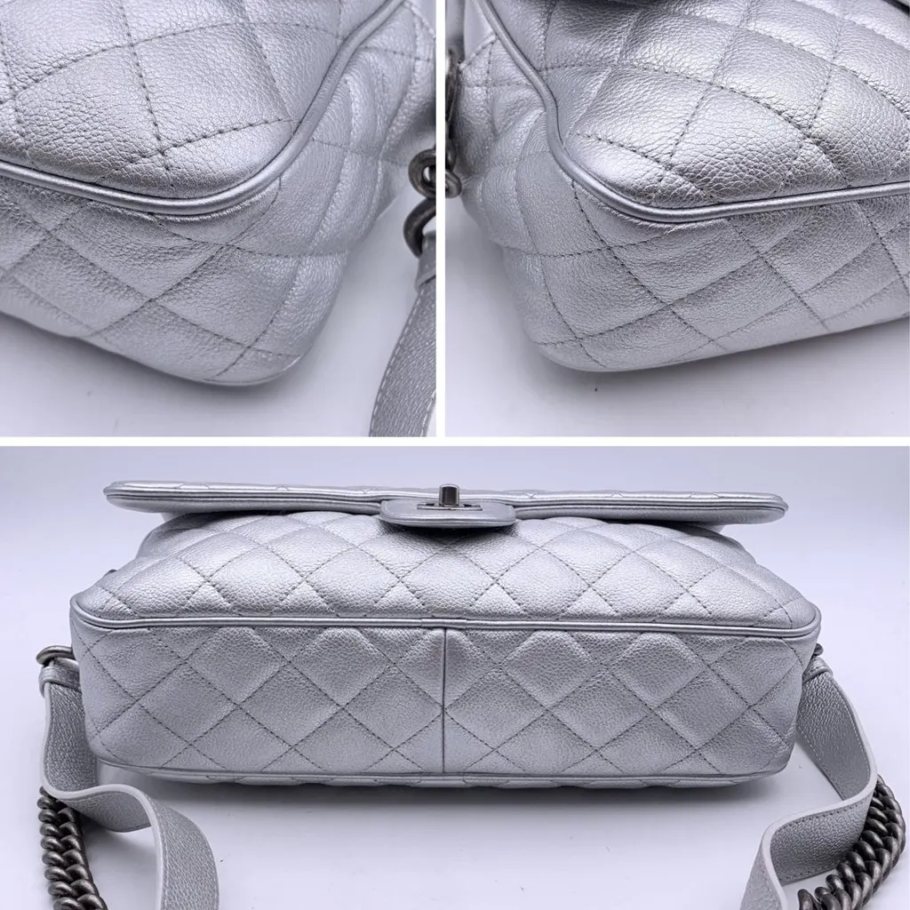 Chanel Shoulder Bag Timeless/Classique Grey Leather Good - Model View