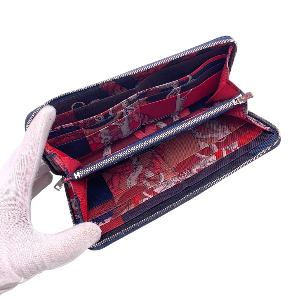 Hermes Wallet Red Silk Good - Model View