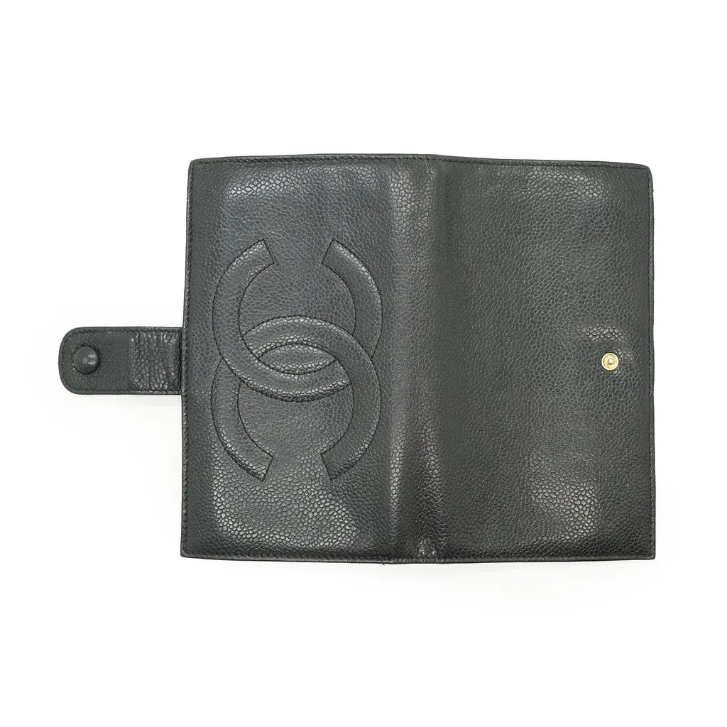 Chanel Wallet Black Leather Good - Model View