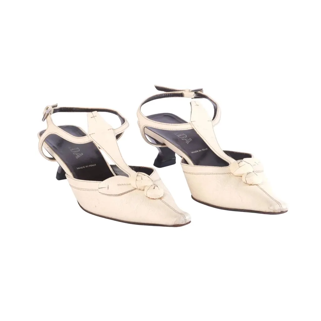 Prada Fall/Winter 2000 Ivory Leather Pointed-Toe Slingback Pumps - '00s White Leather Good - Back View