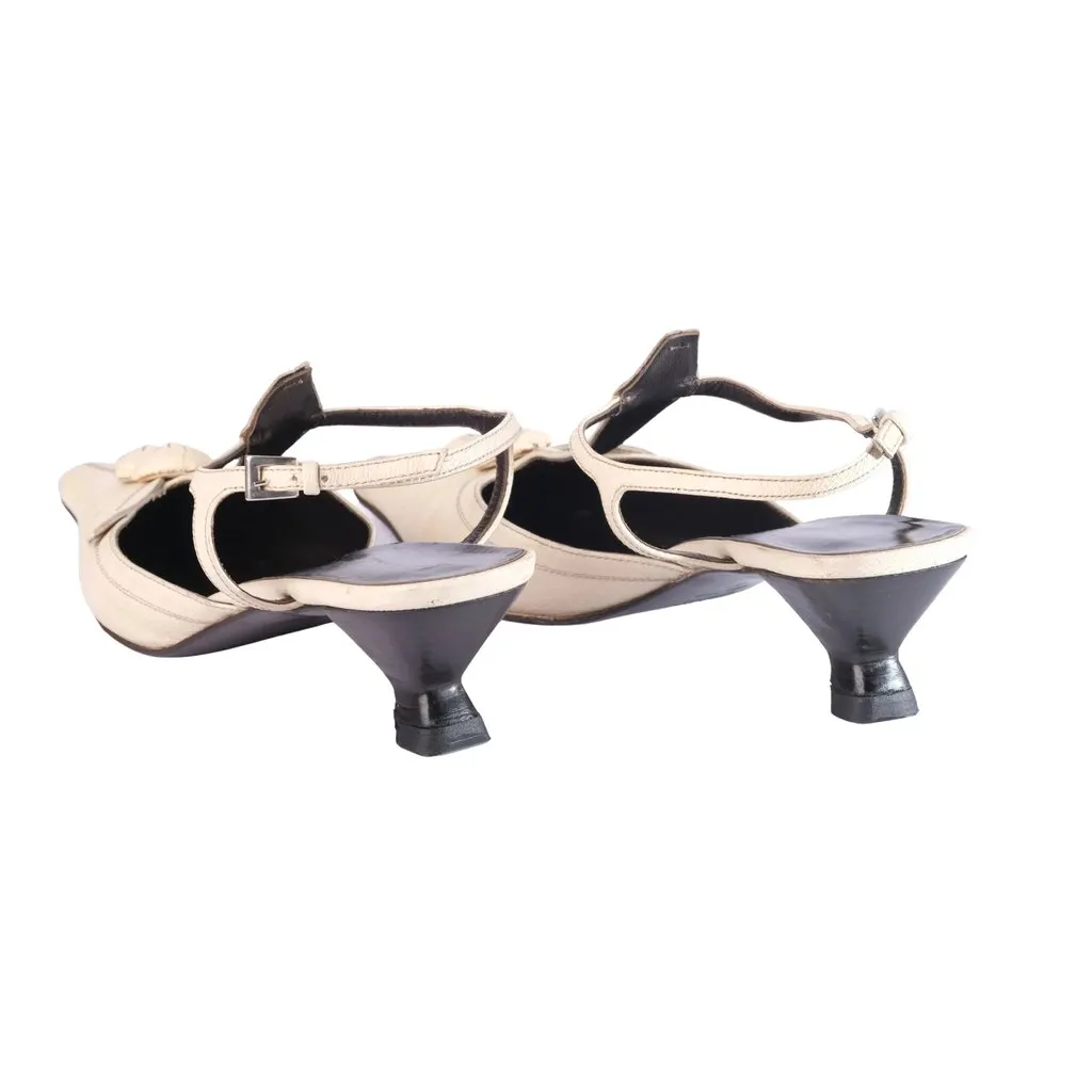 Prada Fall/Winter 2000 Ivory Leather Pointed-Toe Slingback Pumps - '00s White Leather Good - Inside View