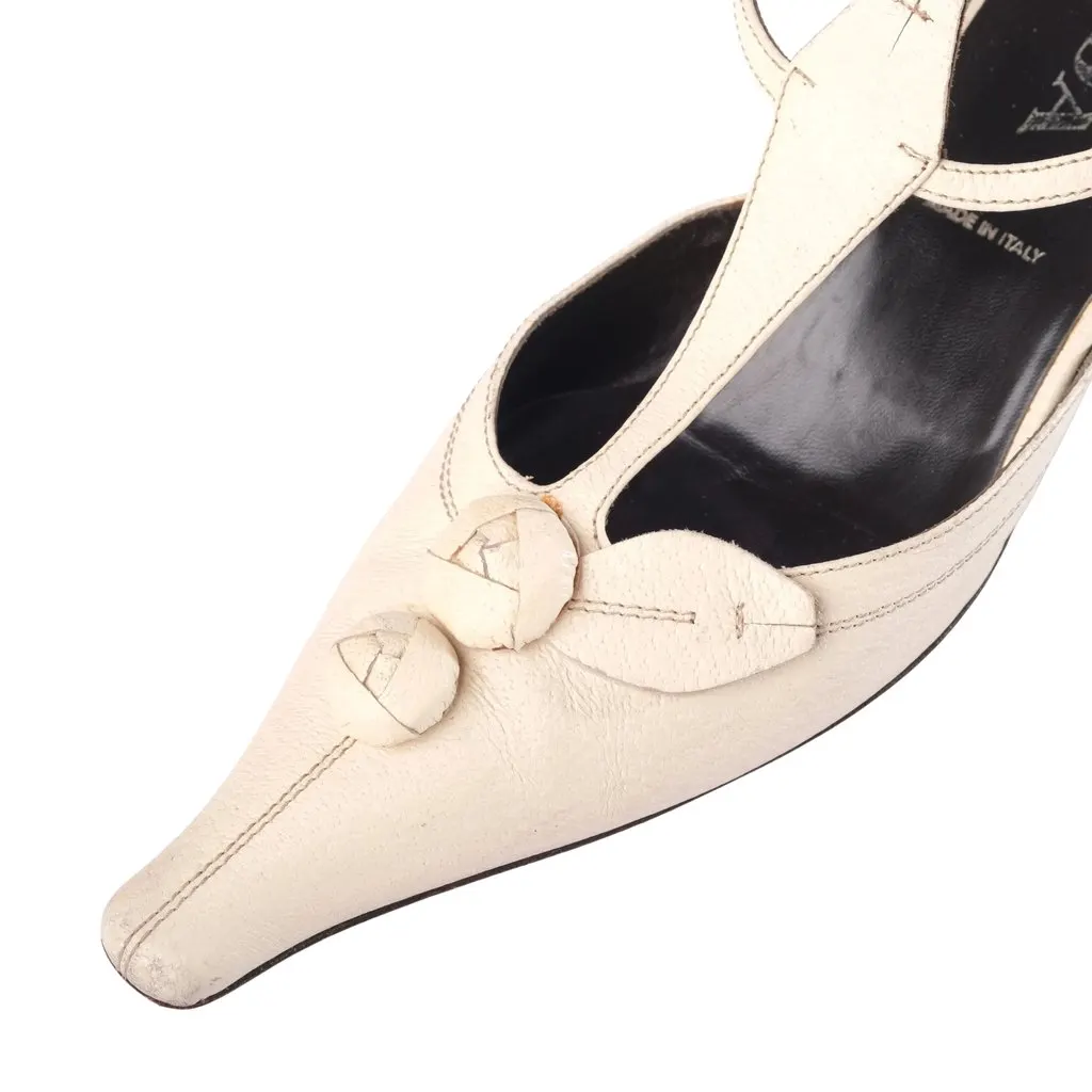 Prada Fall/Winter 2000 Ivory Leather Pointed-Toe Slingback Pumps - '00s White Leather Good - Model View