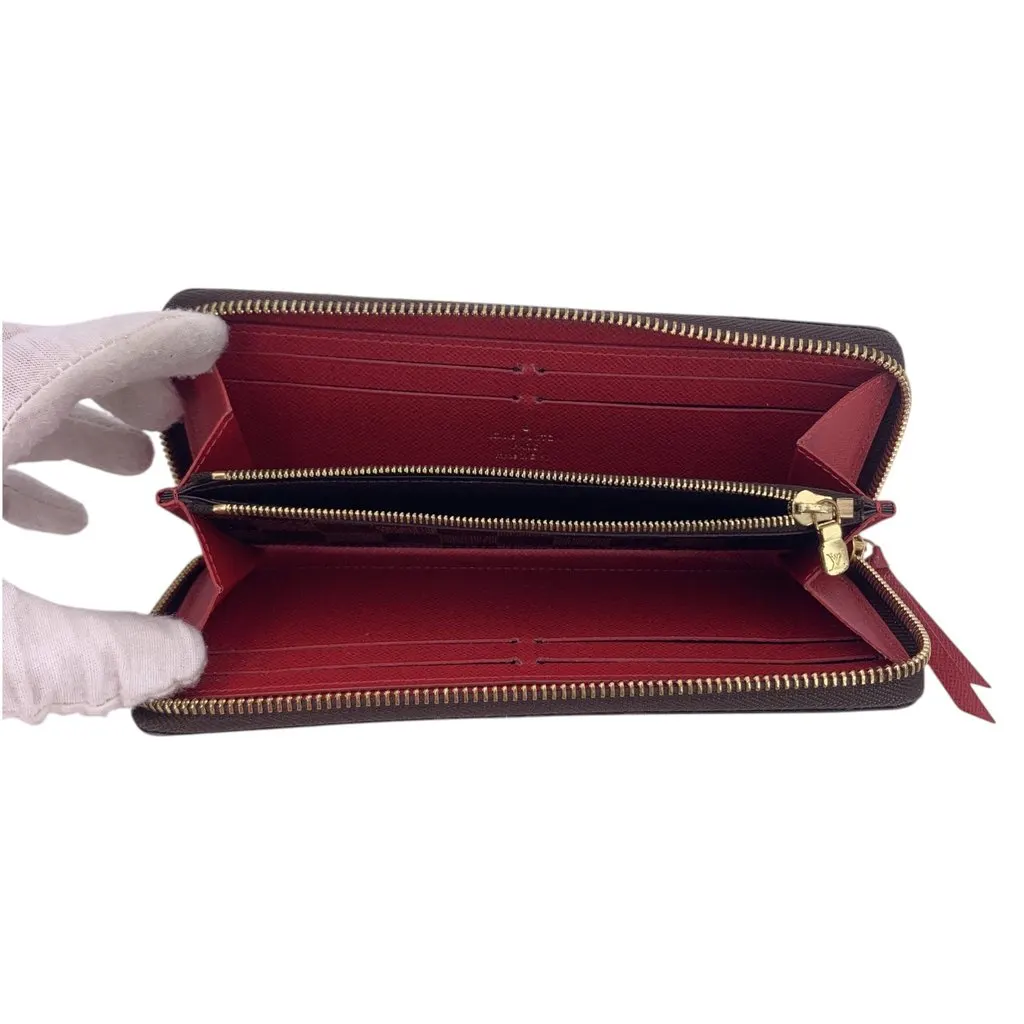 Louis Vuitton Wallet Brown Canvas Good - Model View