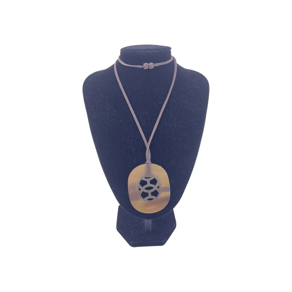 Hermès Necklace Brown Lace Good - Model View