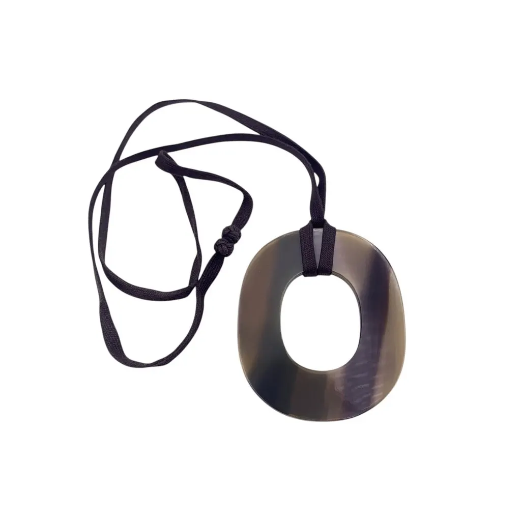 Hermès Necklace Brown Lace Good - Model View