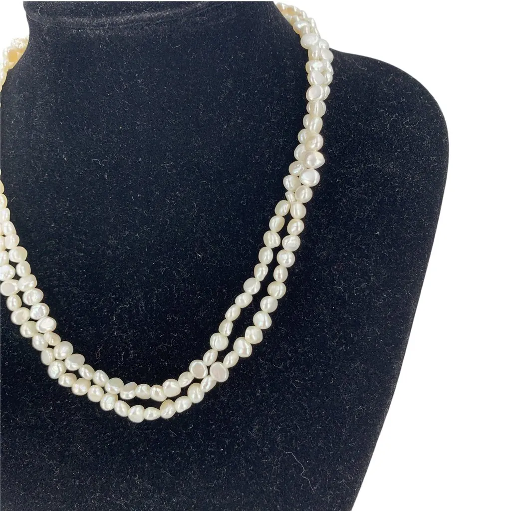 Unsigned Necklace White Lace Good - Box View