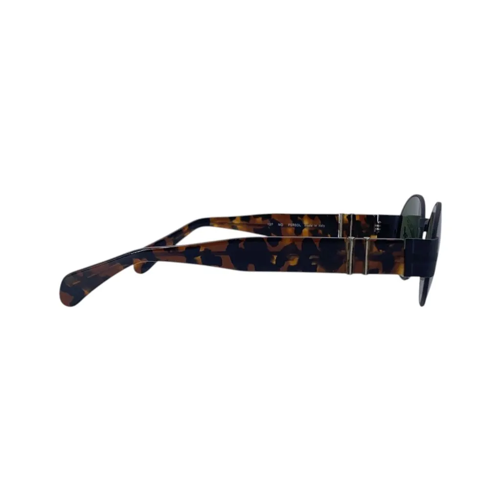 Unsigned Sunglasses Black Good - Model View