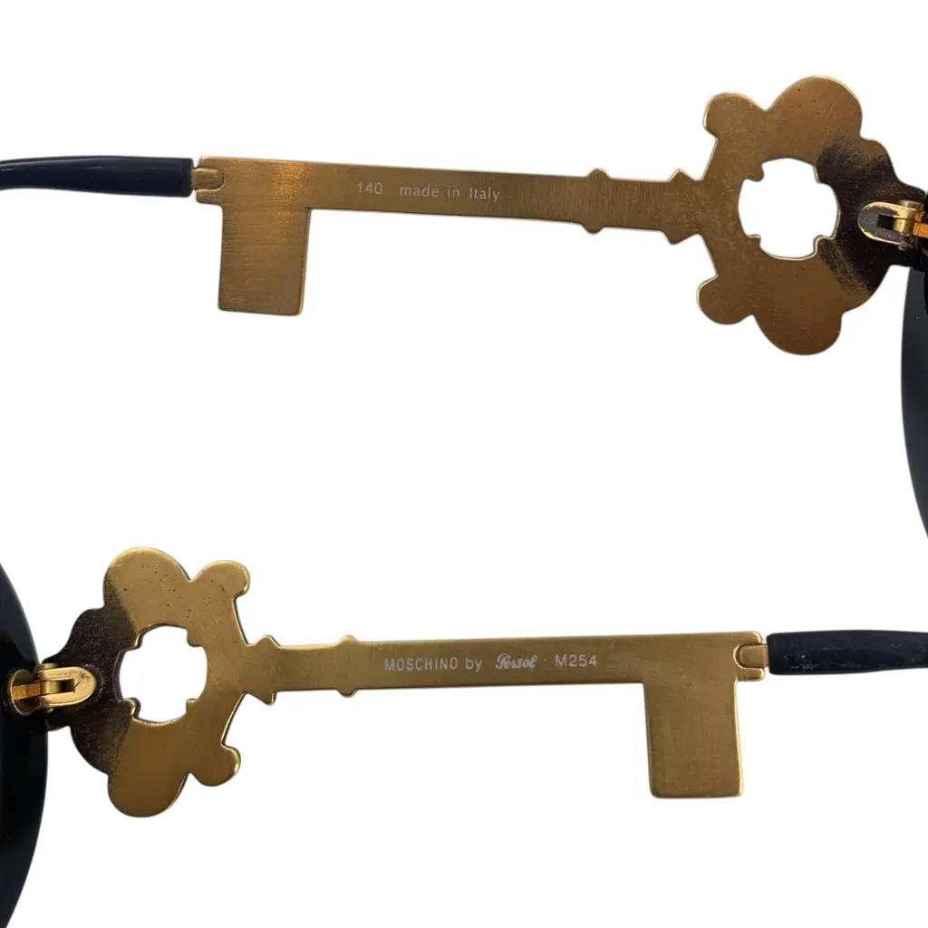 Unsigned Sunglasses Black Leather Good - Box View