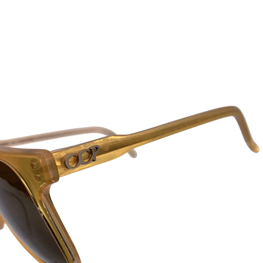 Unsigned Sunglasses Brown Good - Model View