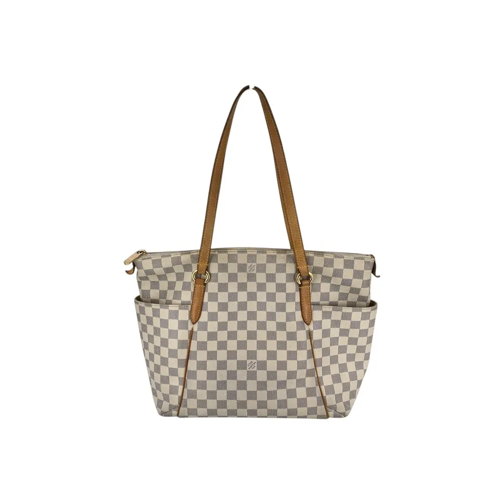 Louis Vuitton Tote Bag Totally Beige Canvas Good - Model View