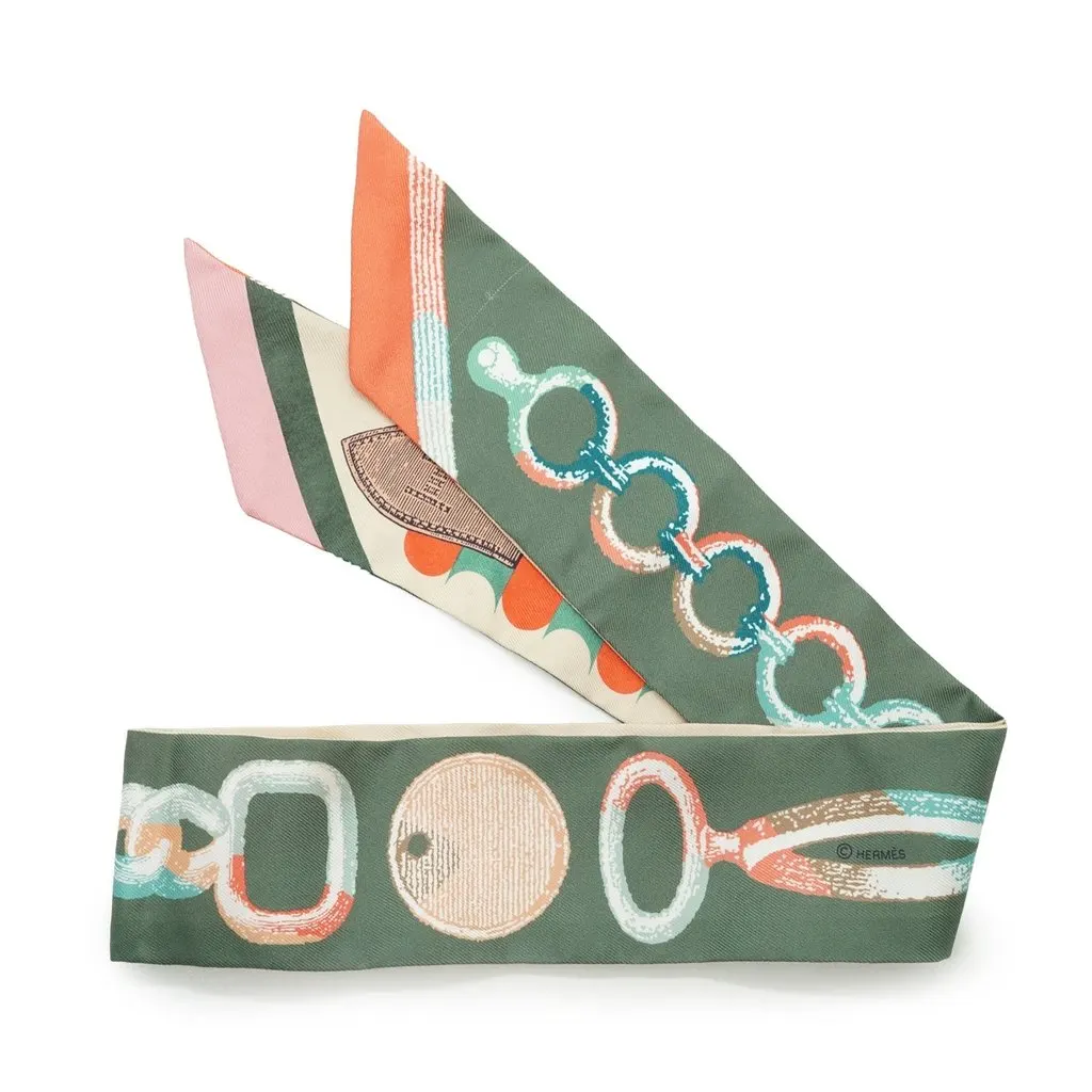 Hermès Scarf MultiColor Silk Good - Model View