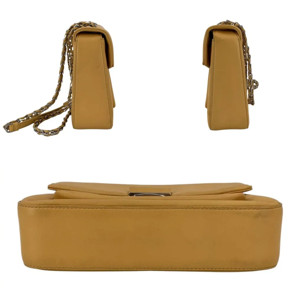 Fendi Shoulder Bag Baguette Red Leather Good - Model View