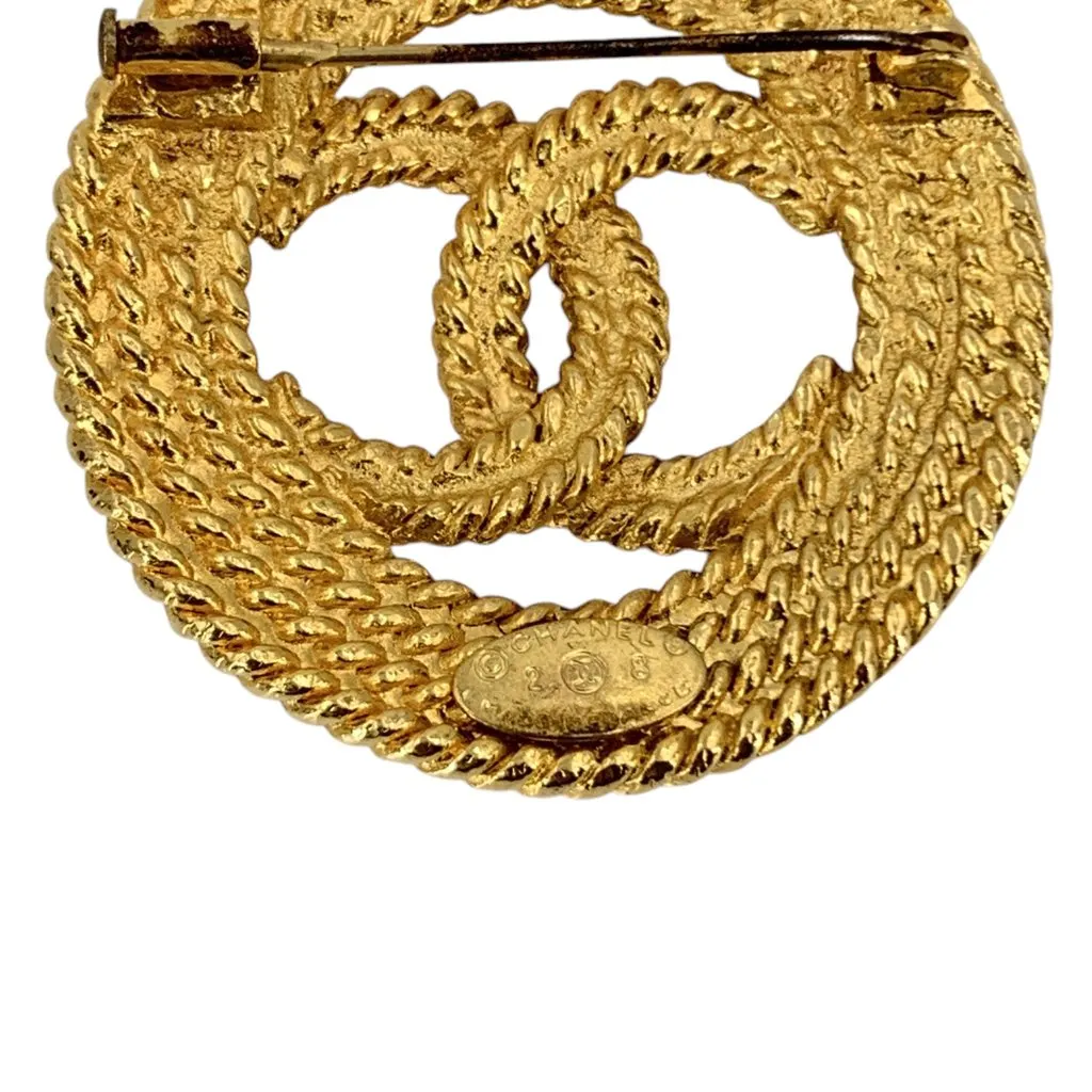 Chanel Brooch Gold Good - Model View