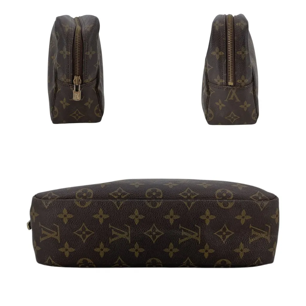 Louis Vuitton Clutch Bag Vintage Trousse de Toilette Brown Canvas Good - Model View