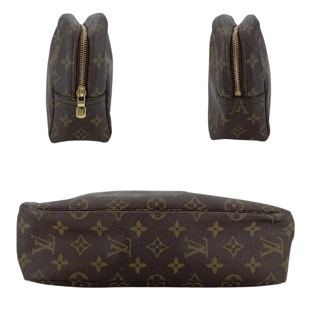 Louis Vuitton Clutch Bag Vintage Trousse de Toilette Brown Canvas Good - Model View