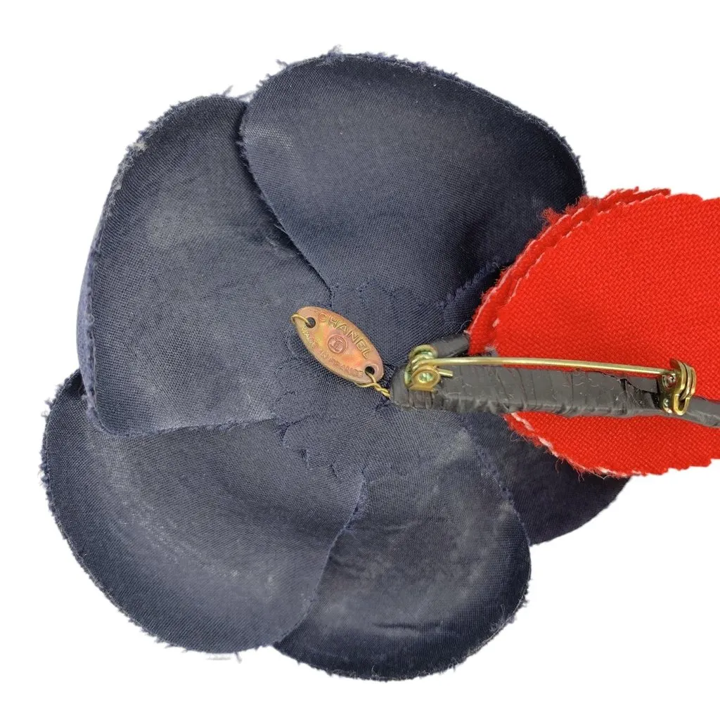 Chanel Brooch Navy Good - Model View