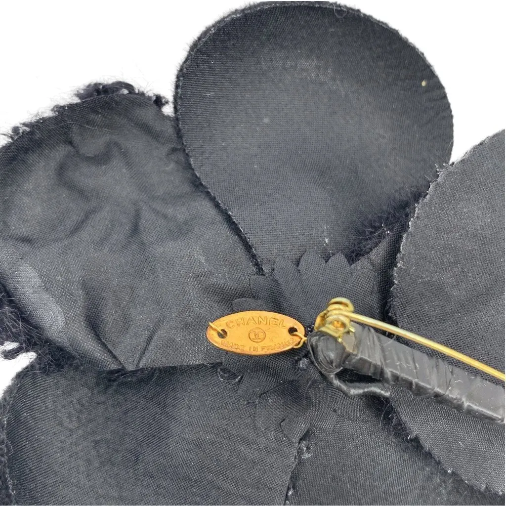 Chanel Brooch Camel Wool Good - Model View