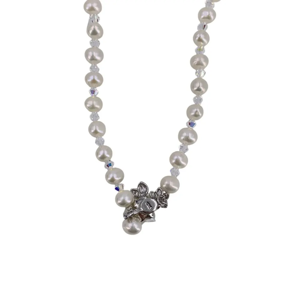 Unsigned Necklace White Lace Good - Box View