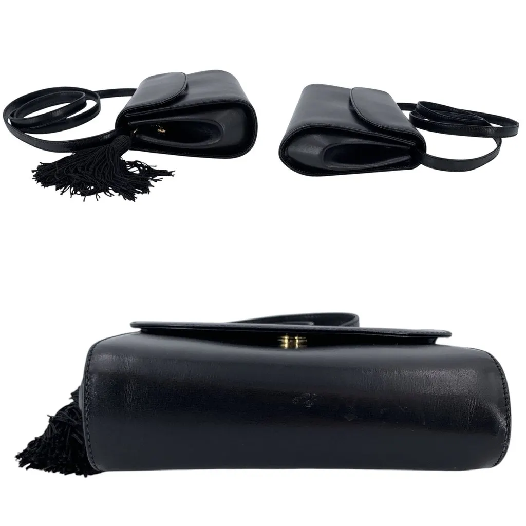 Gucci Shoulder Bag Vintage Black Tassel Black Leather Good - Model View