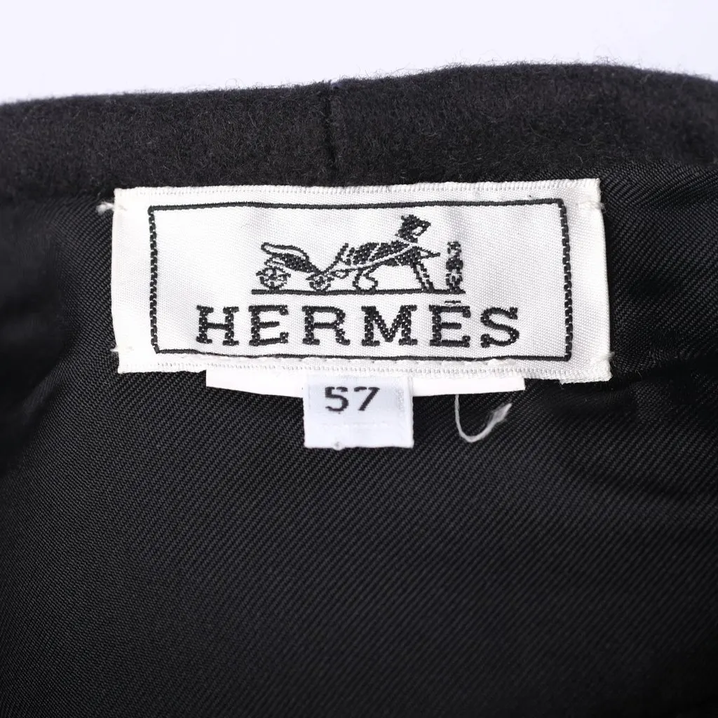 Hermès Saint-Honoré en Finesse Black Wool Beret - '20s Black Wool Good - Model View