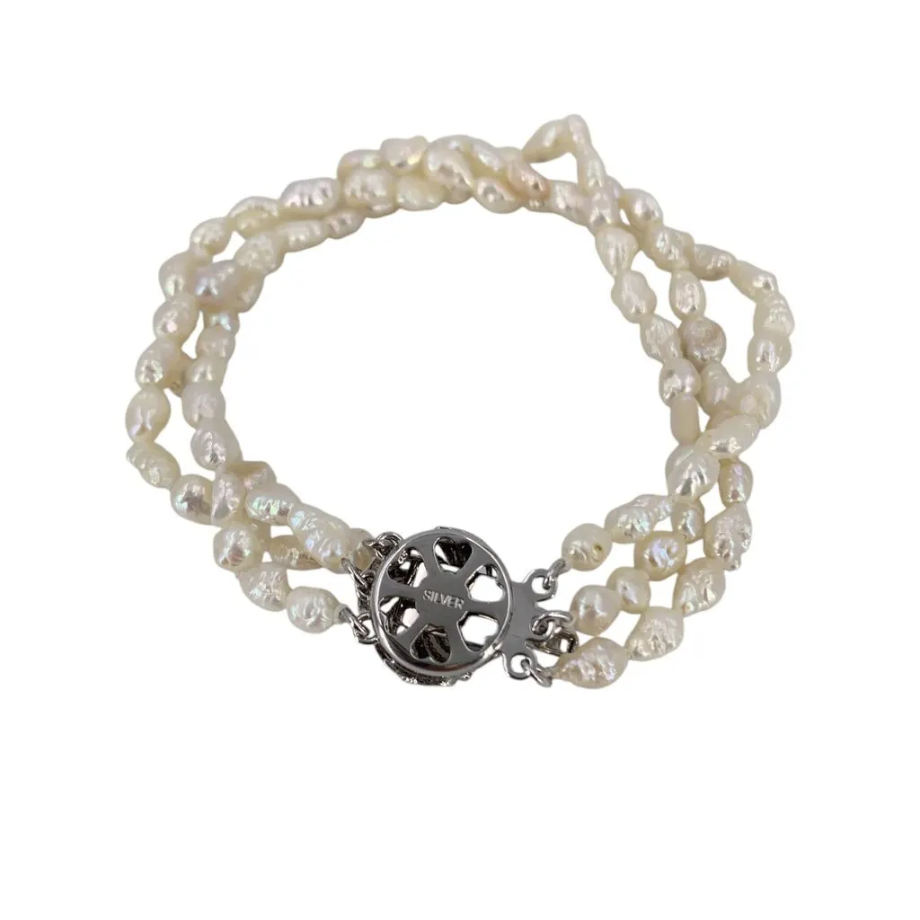 Unsigned Bracelet White Good - Model View