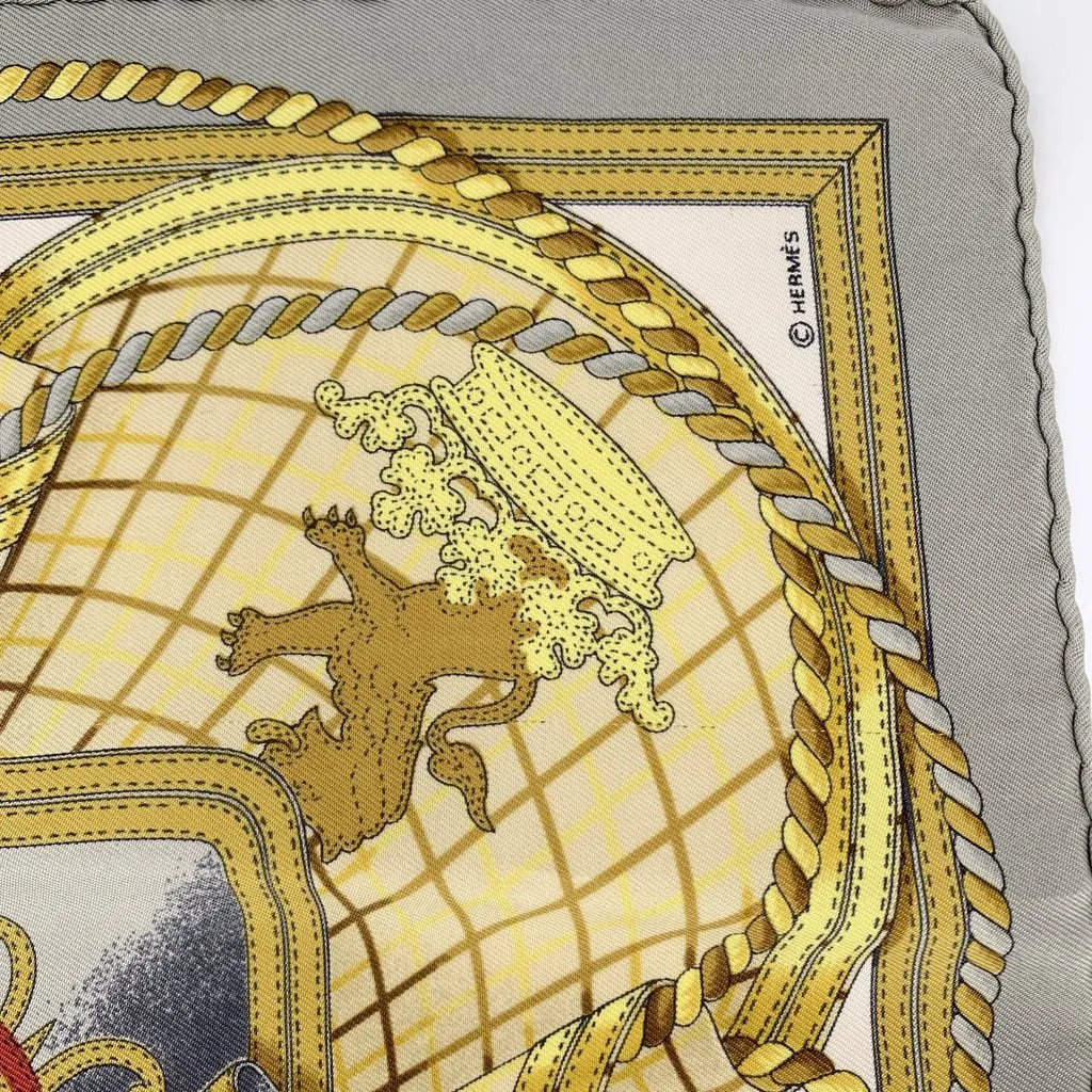 Hermès Scarf White Silk Good - Box View