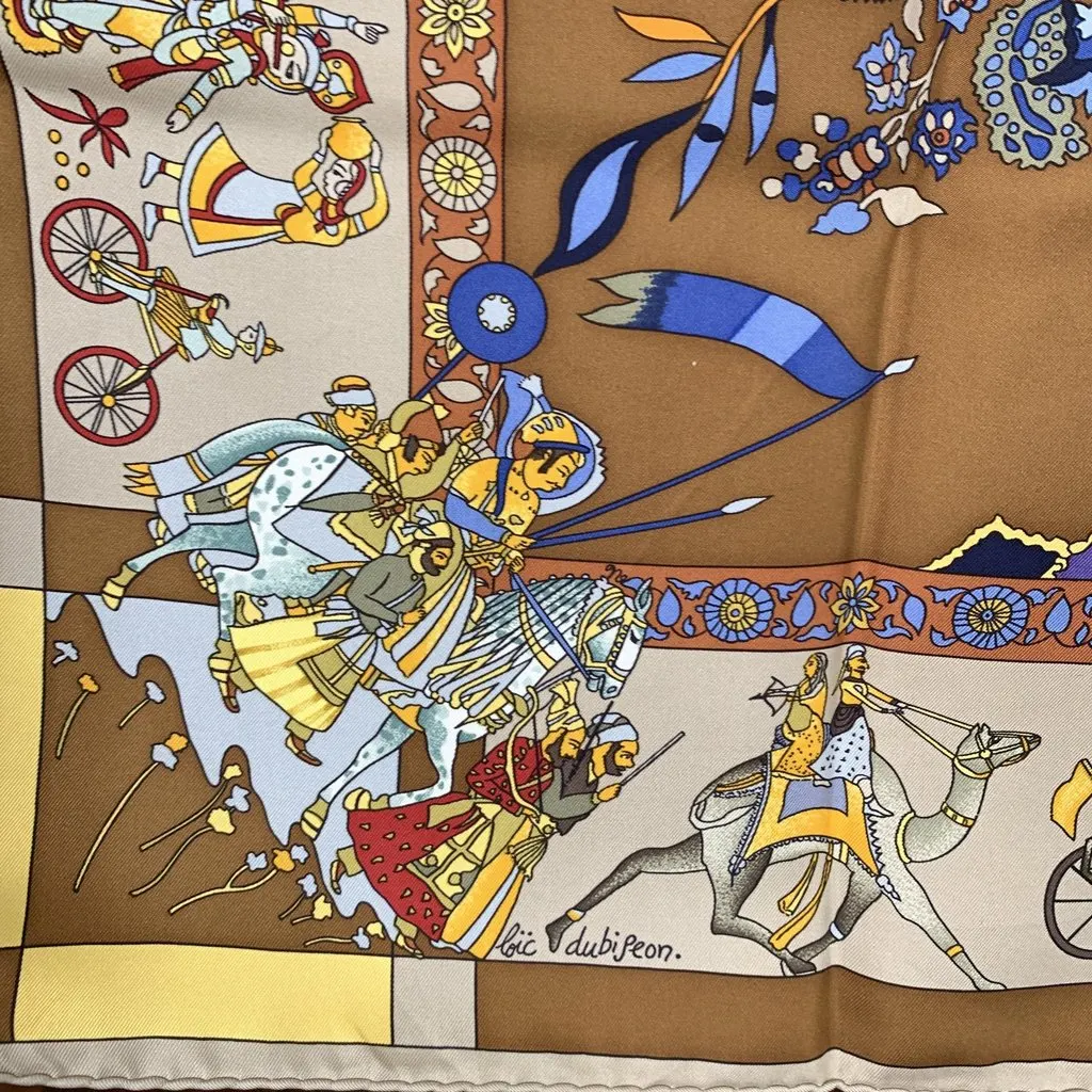 Hermès Scarf Brown Silk Good - Box View