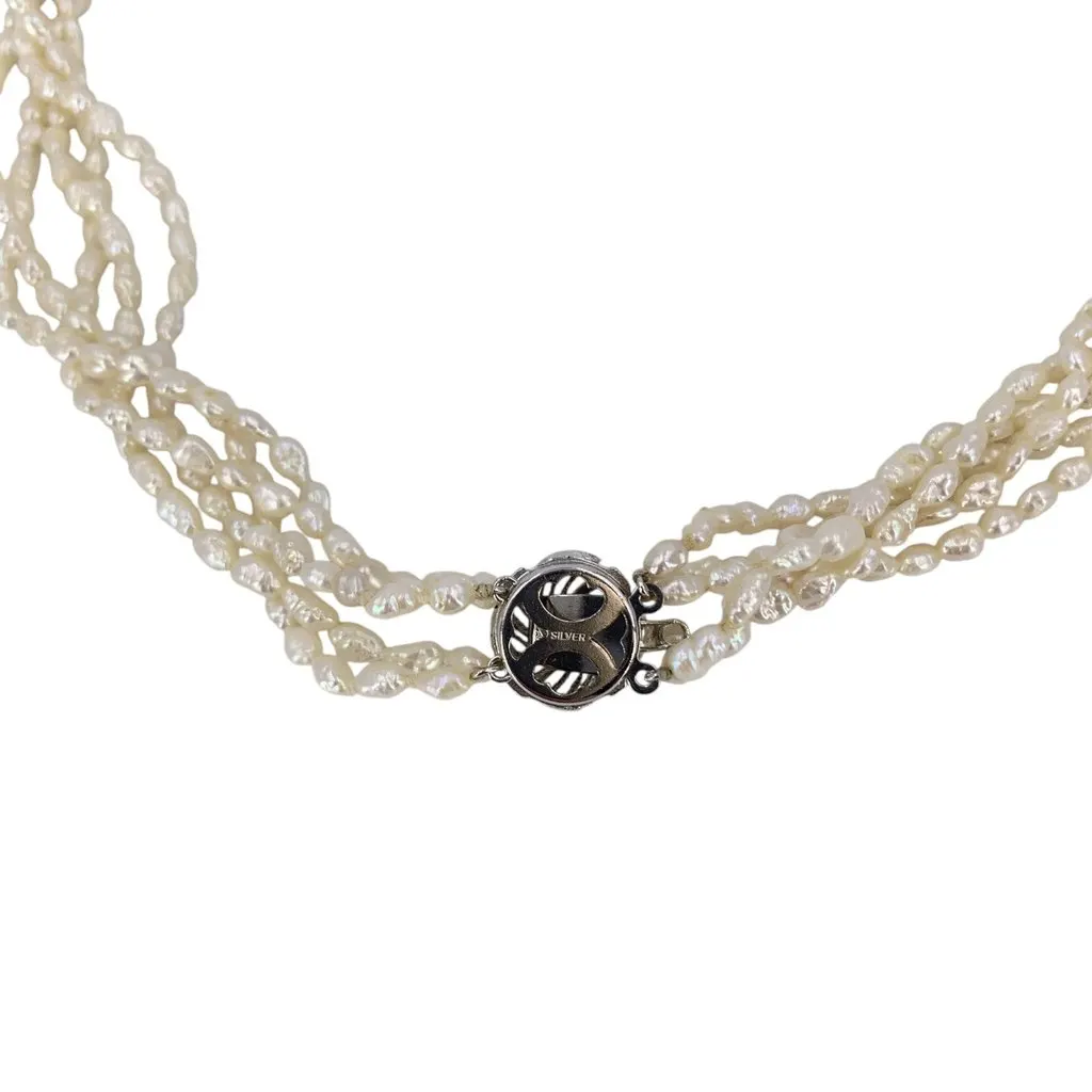 Unsigned Necklace Beige Lace Good - Model View