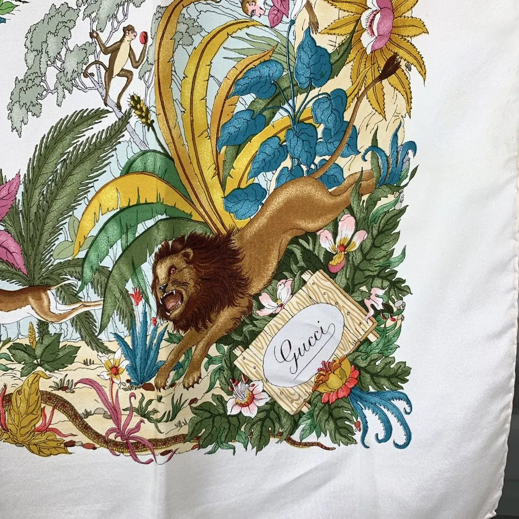 Gucci Scarf White Silk Good - Inside View