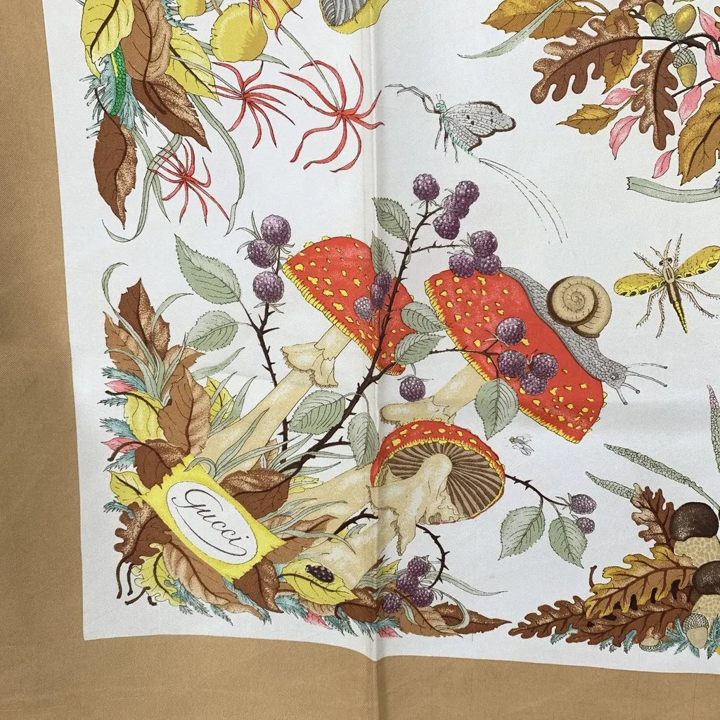 Gucci Scarf White Silk Good - Inside View
