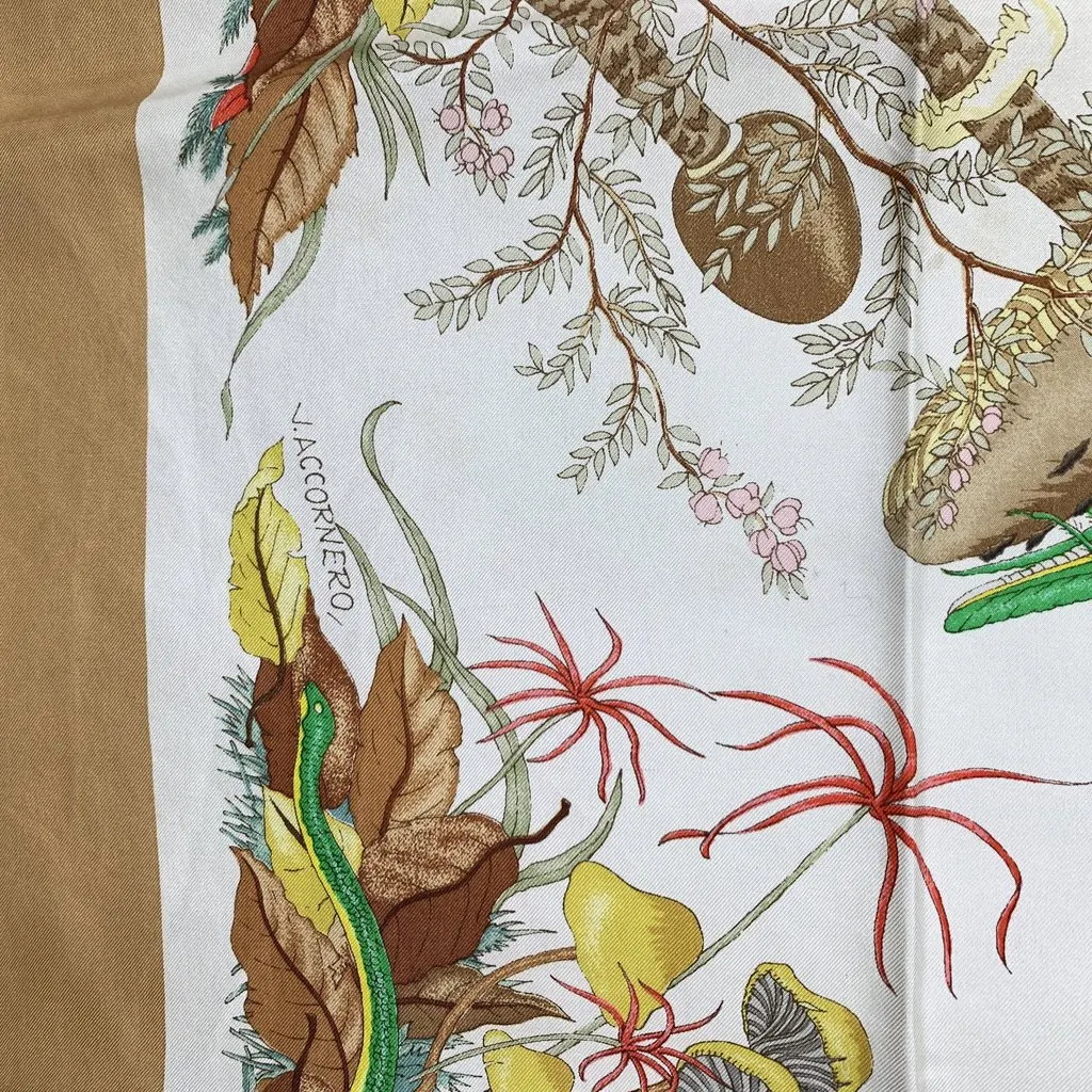 Gucci Scarf White Silk Good - Model View