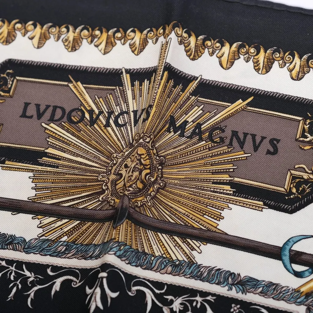 Hermès “Ludovicus Magnus” Black, Ivory & Gold Silk Gavroche 42 Scarf By Françoise De La Perrière - '90s White Silk Good - Box View