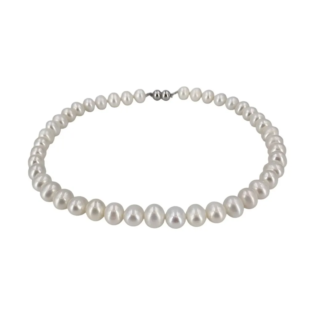 Unsigned Necklace White Lace Good - Model View