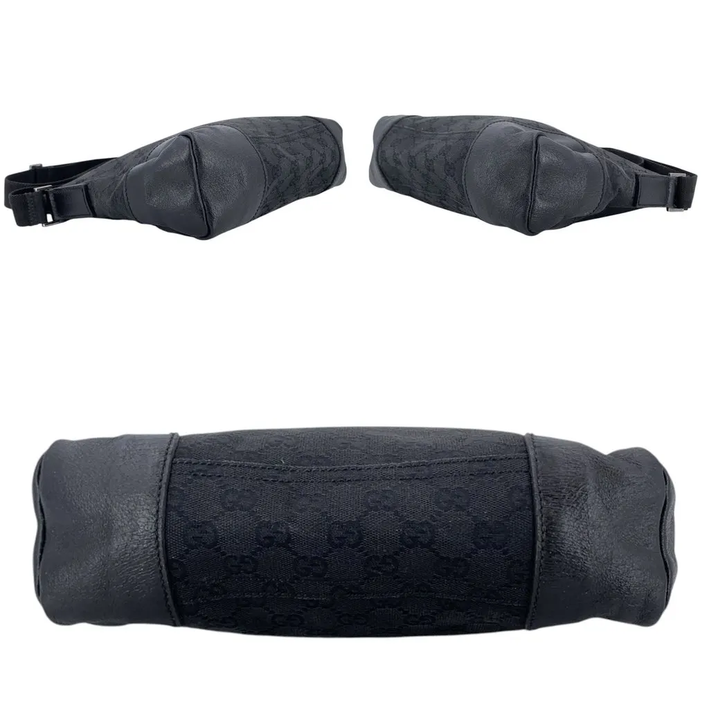 Gucci Shoulder Bag Vintage Monogram Black Canvas Good - Model View