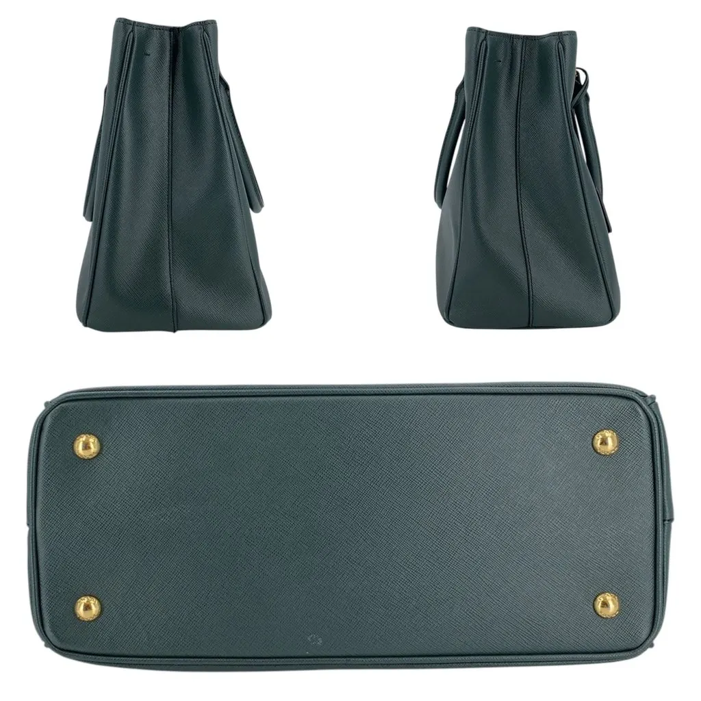 Prada Handbag saffiano Green Leather Good - Model View