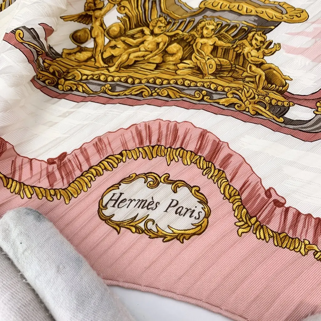 Hermès Scarf Red Silk Good - Box View