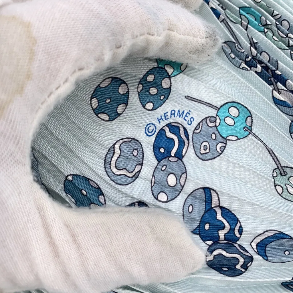 Hermès Scarf Navy Silk Good - Box View