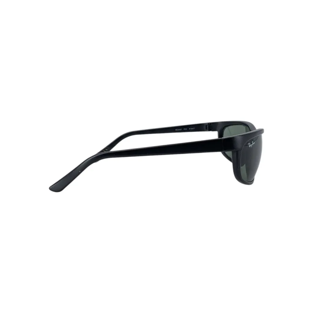 Ray-Ban Sunglasses Black Good - Model View